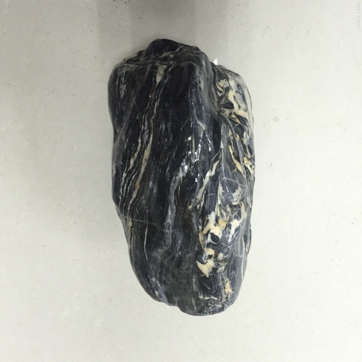 石 产地: 大小:23*20* 重量:未知 底座:不含 藏品意蕴:水洗度光滑