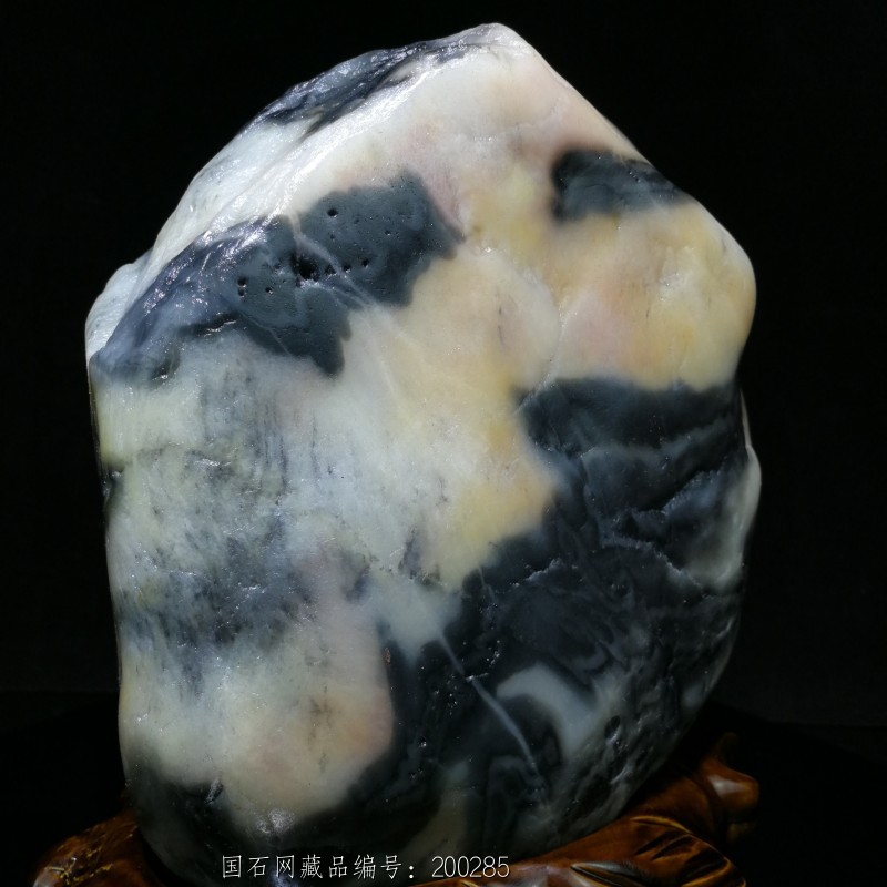 重量:未知 底座:含 藏品意蕴:全天然奇石无任何处理,皮质细腻光滑,玉