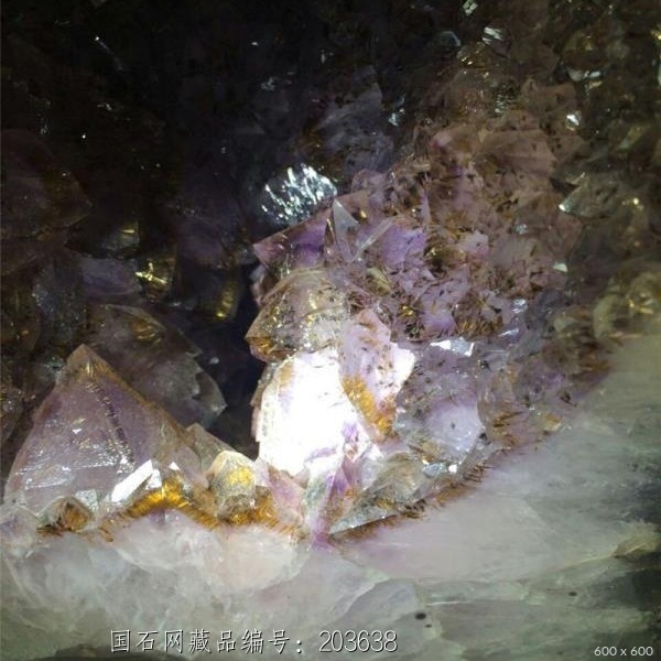 钛发金紫色水晶洞