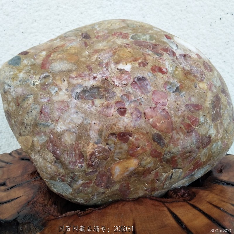 大小:20*9*19cm 重量:未知 底座:不含 运费:免运费 藏品意蕴:五彩玉石