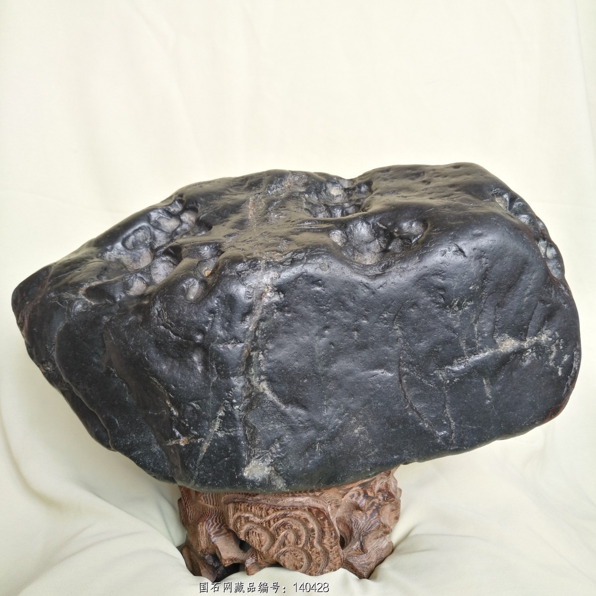 藏品名称:a83东海奇石《精品》6800克14*11*7厘米 石种:黑石头 产地
