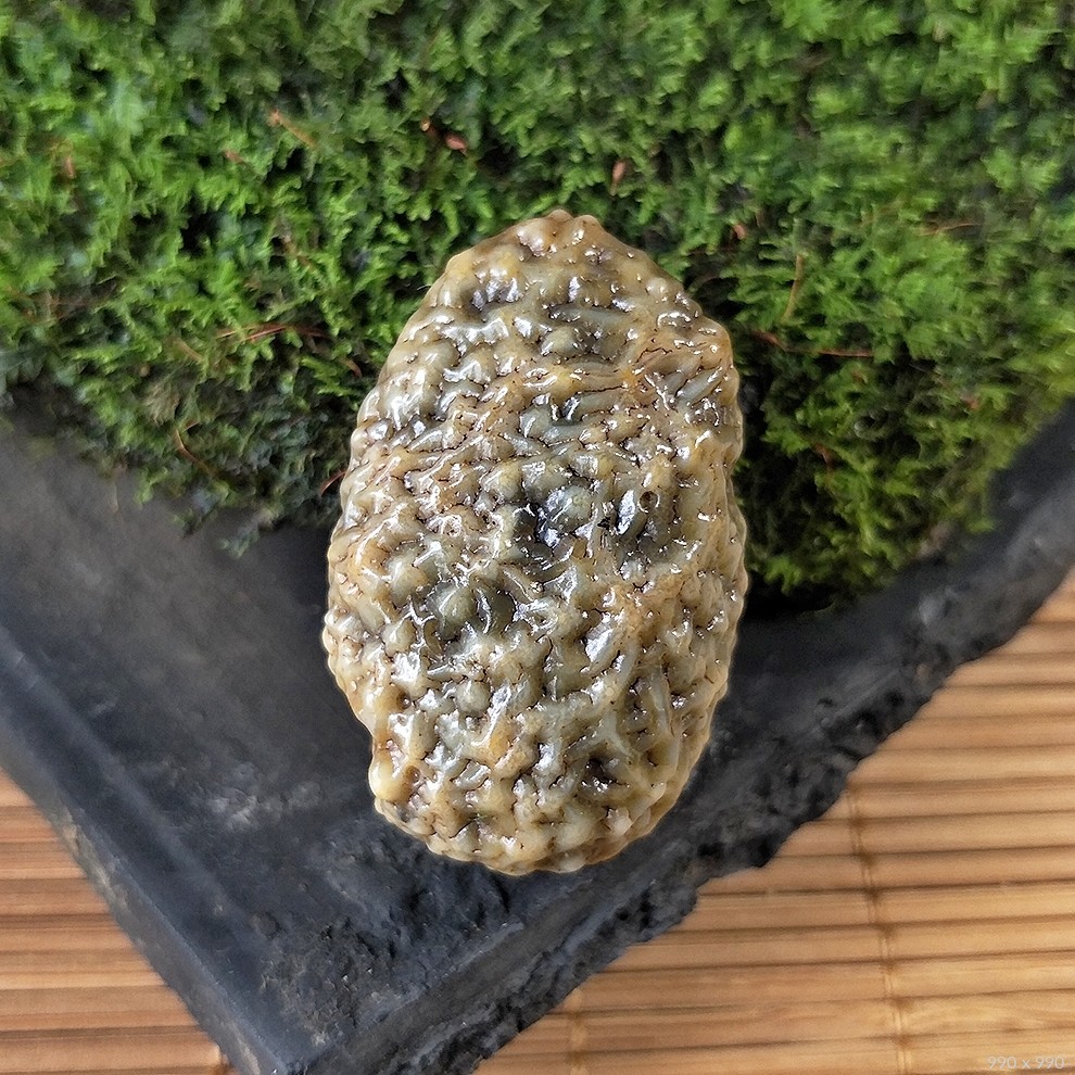 1*2.6*2.5 重量:未知 底座:不含 藏品意蕴:鱼籽筋脉小品石,尺寸约4.