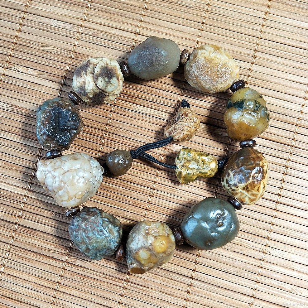 纯天然戈壁玛瑙鱼籽筋脉石手串