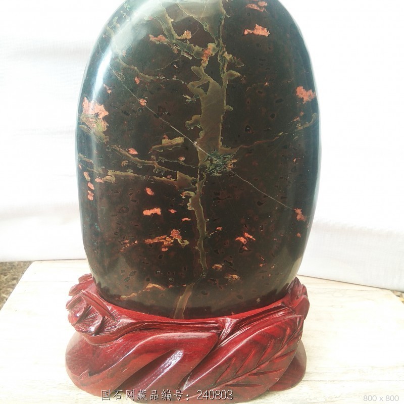 《寒梅傲骨》 石种:梅花石 产地: 大小:20*30*5 重量:未知 底座:含