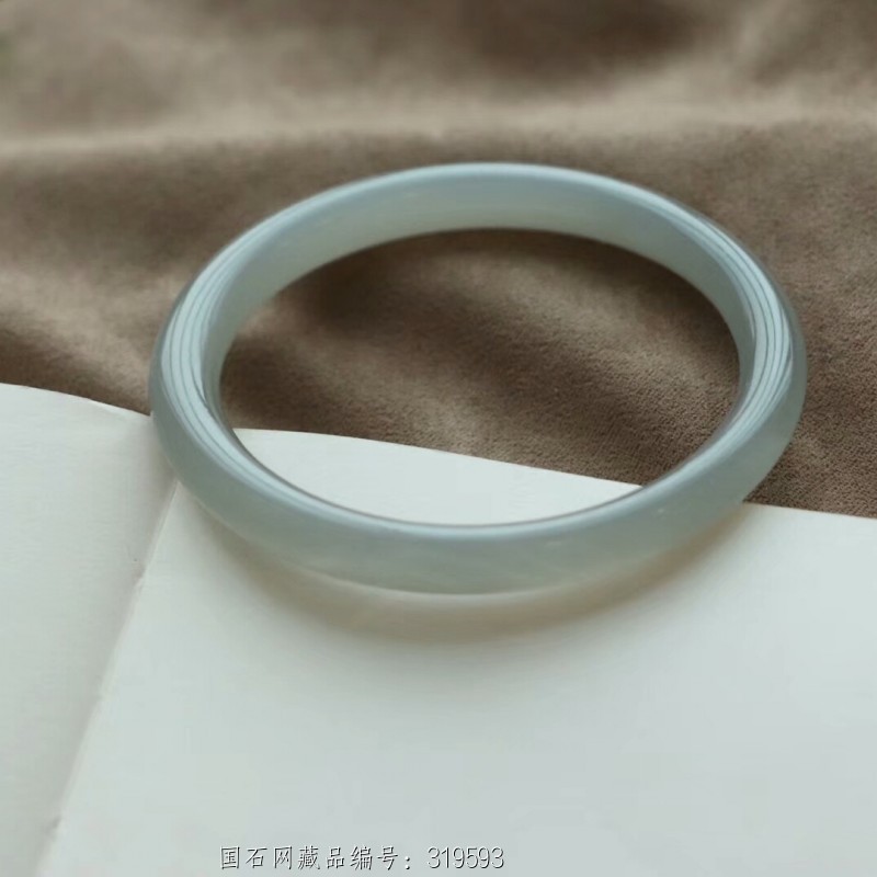 新疆和田玉烟青色玉镯