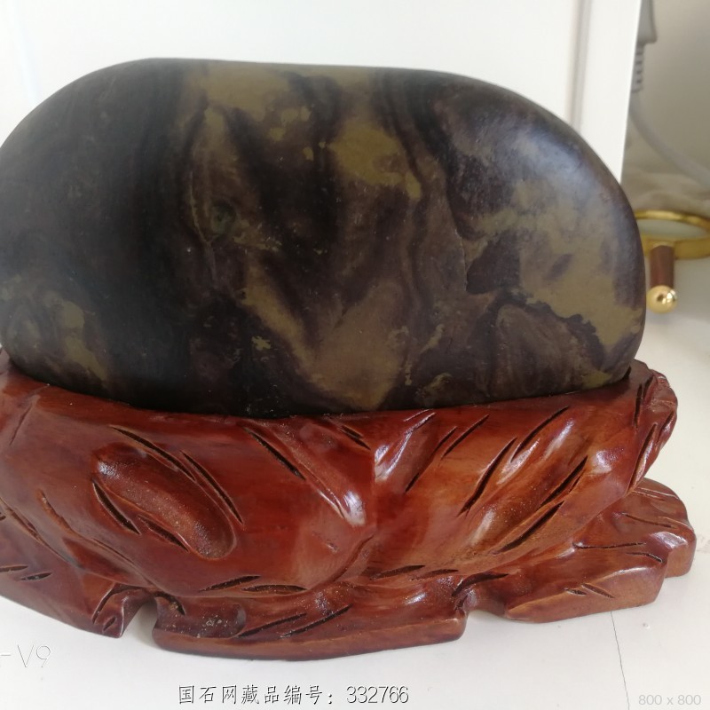 石馆 地下三奇  佛 藏品名称:佛 石种:嘉陵江胭脂石 产地: 大小:17*9*