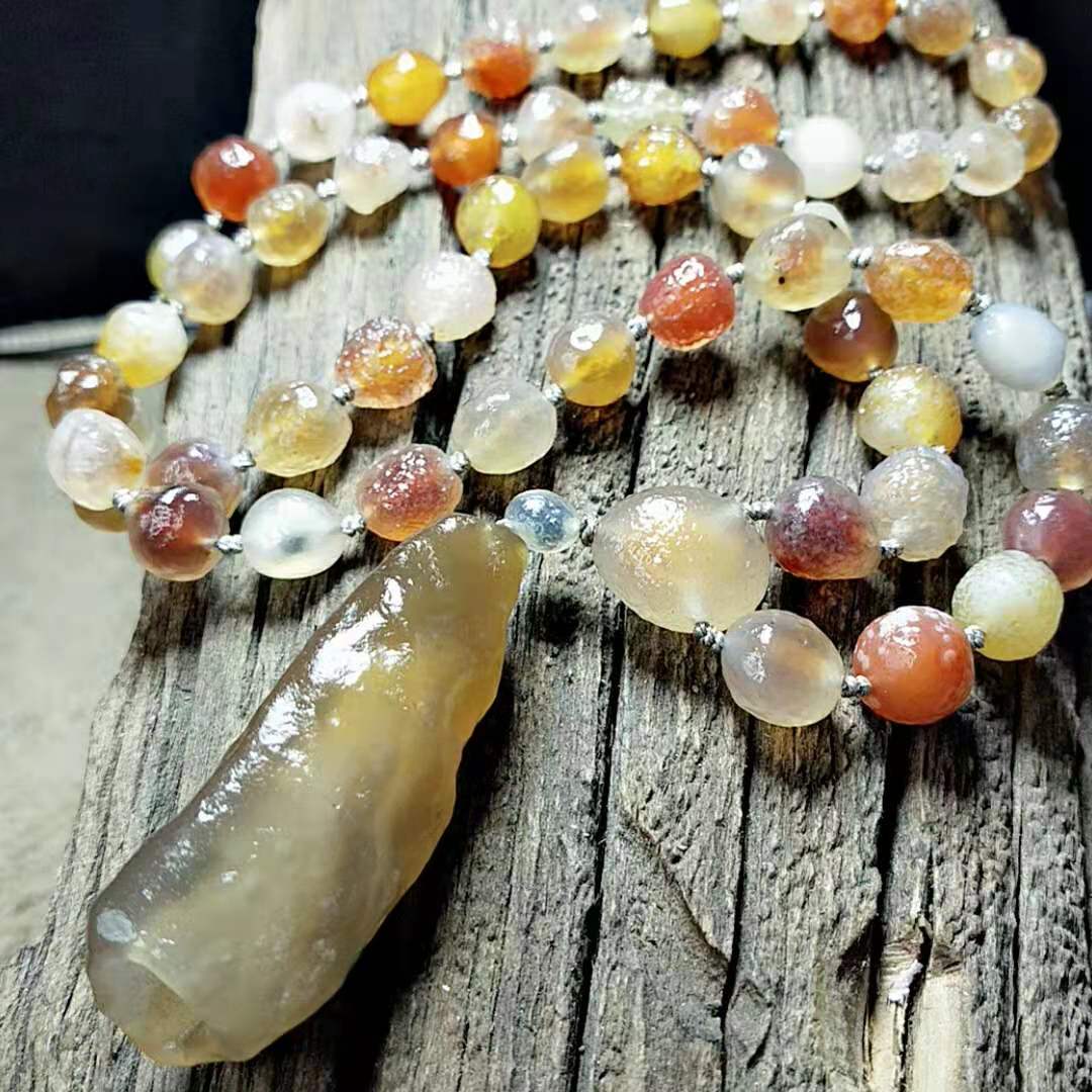 阿拉善戈壁玛瑙彩色糖心项链