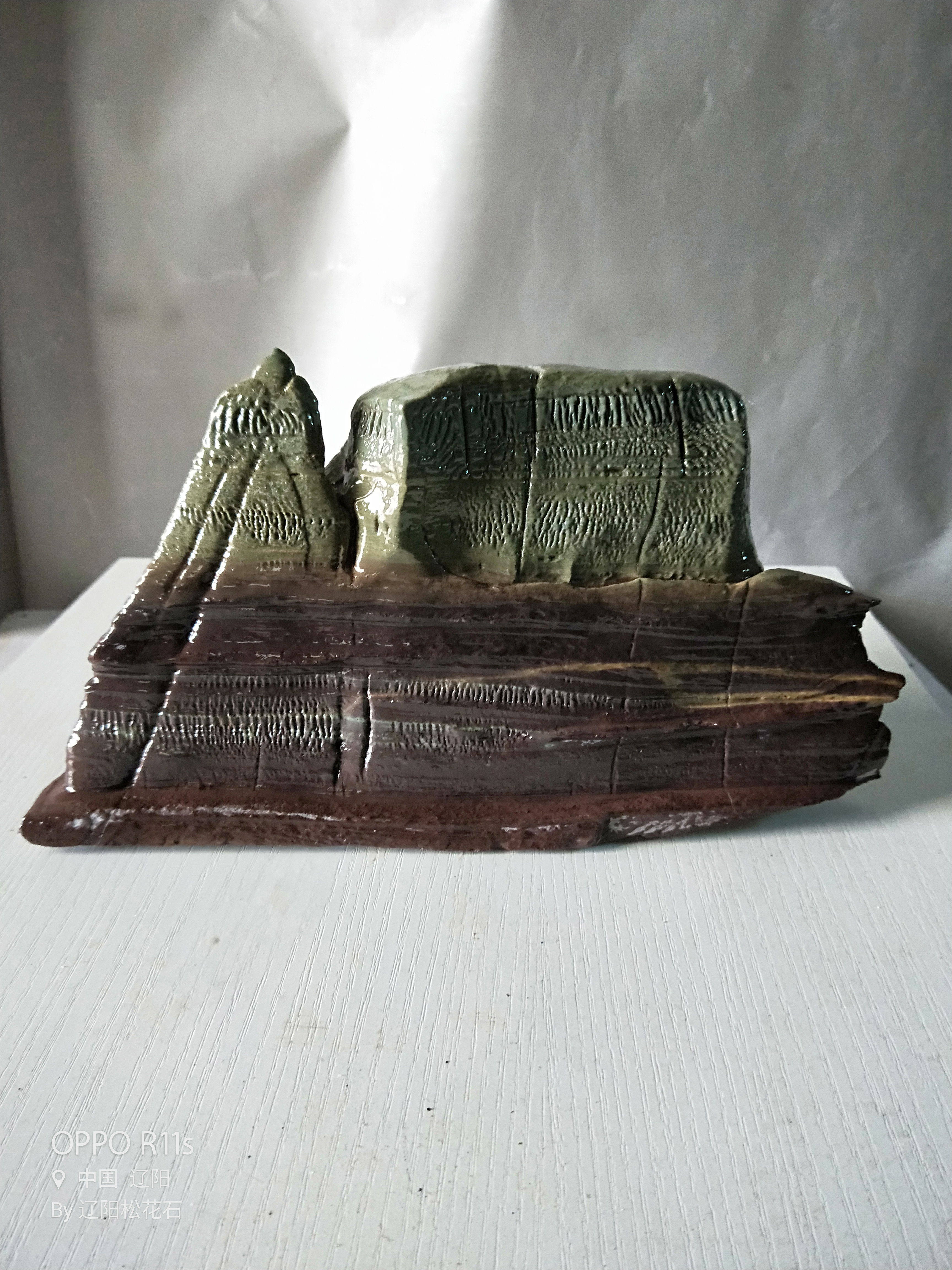 石馆 辽阳天然奇石馆  紫袍玉带 藏品名称:紫袍玉带 石种:松花石 产地