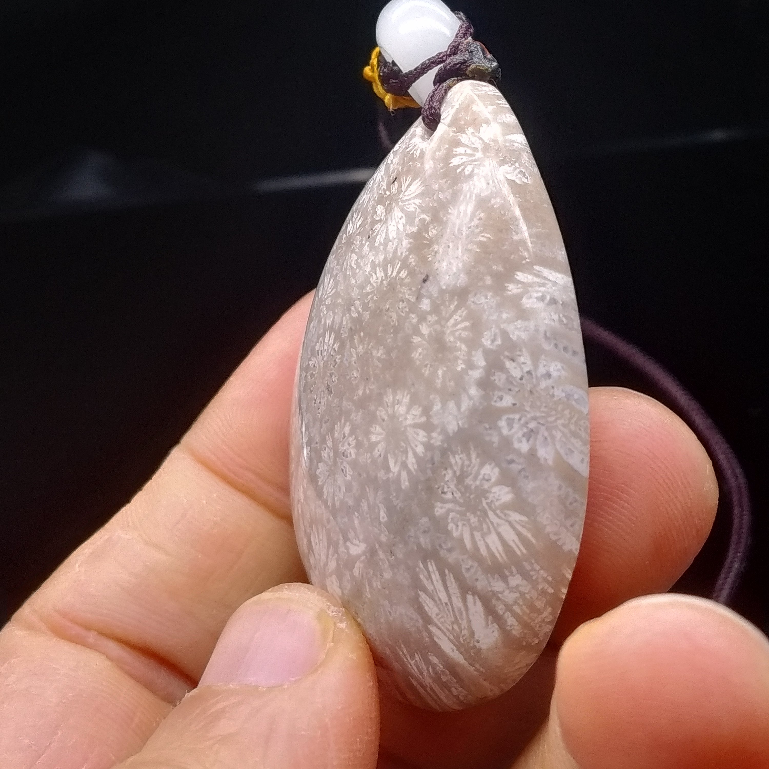 精美满花珊瑚玉吊坠