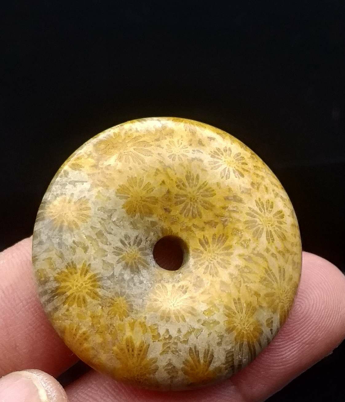 精美满花珊瑚玉平安扣